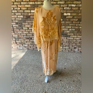 Clayden:  Devore Velvet Silk & Chiffon 2 piece outfit Apricot. Size M Vintage